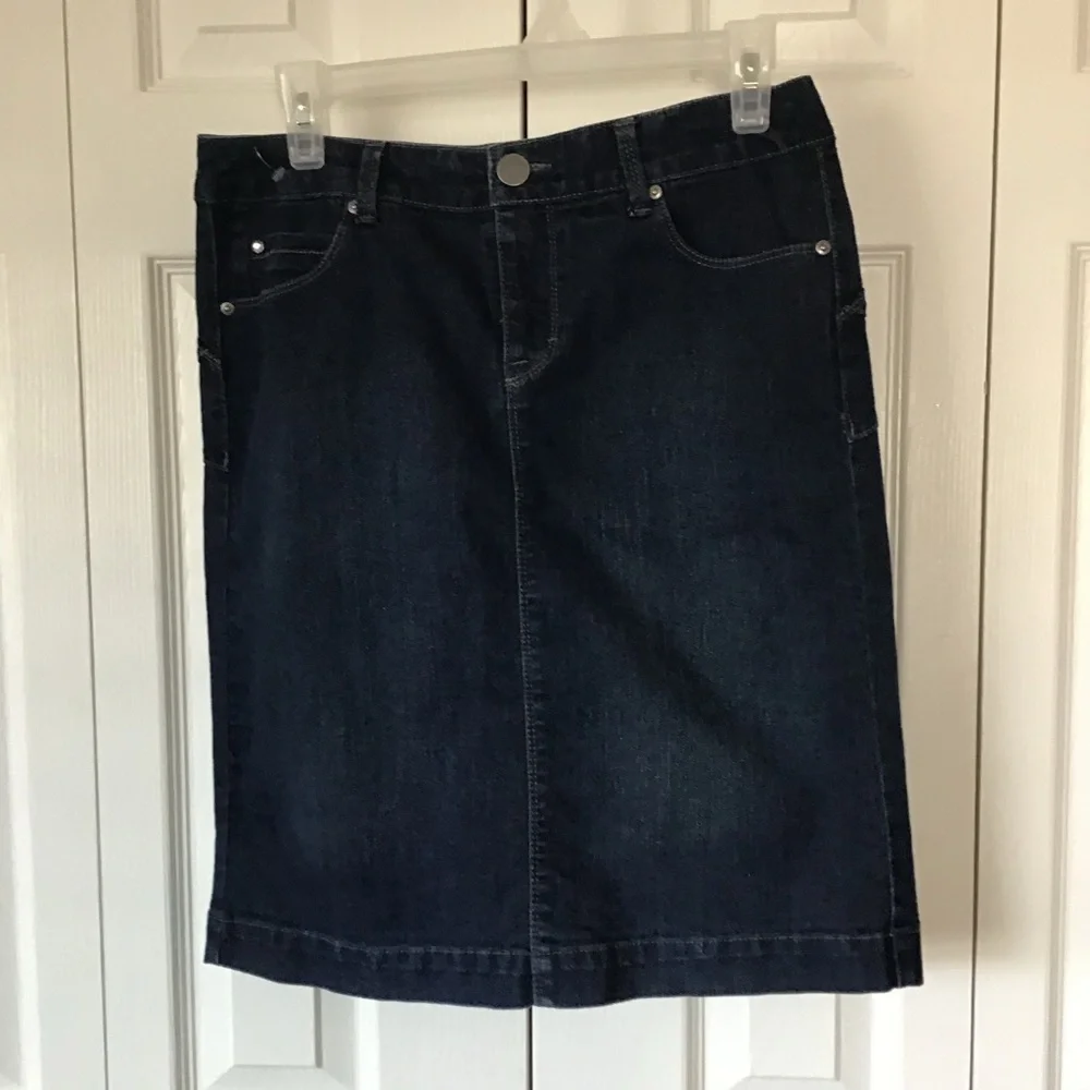 Style & Co 5 Pocket Denim Skirt with Back Rhinestone Pockets Size 4 - Picture 1 of 4